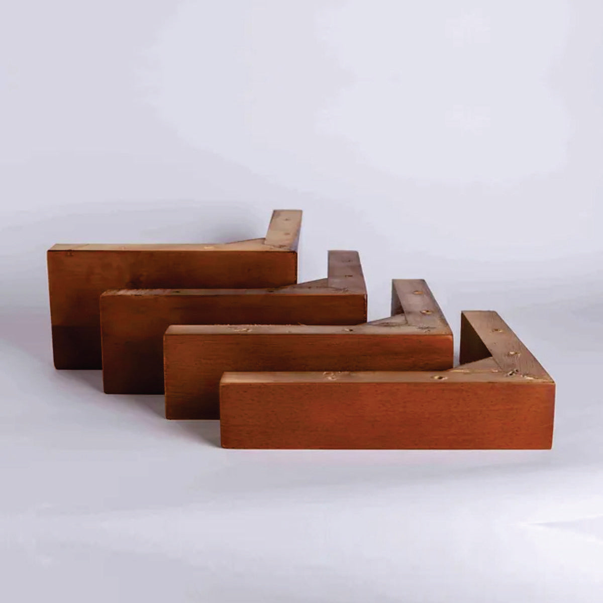 Pata madera B007, 7 Alt., 18 Larg., 18 Anc.-PATA MADERA-Estas patas están diseñadas para combinar funcionalidad y estilo, ofreciendo soporte sólido y un diseño adaptable a diversos tipos de muebles. Su estructura permite un montaje sencillo y aporta un acabado elegante que se integra perfectamente en cualquier ambiente decorativo. Disponemos de una variedad de formas, alturas y estilos para ajustarse a tus necesidades y preferencias.-1 unidad-PATAS-La Tapicería