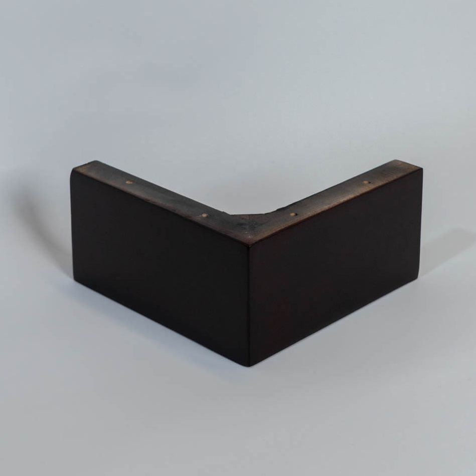 Pata madera B007, 9 Alt., 18 Larg., 18 Anc.-PATA MADERA-Estas patas están diseñadas para combinar funcionalidad y estilo, ofreciendo soporte sólido y un diseño adaptable a diversos tipos de muebles. Su estructura permite un montaje sencillo y aporta un acabado elegante que se integra perfectamente en cualquier ambiente decorativo. Disponemos de una variedad de formas, alturas y estilos para ajustarse a tus necesidades y preferencias.-1 unidad-PATAS-La Tapicería