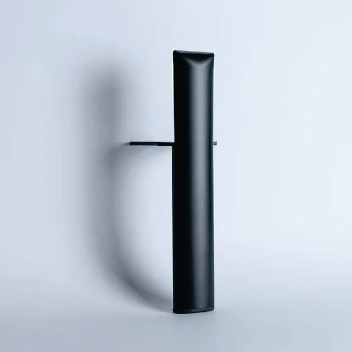 Pata metálica D-022, 15 Alto-PATA METALICA-Estas patas están diseñadas para combinar funcionalidad y estilo, ofreciendo soporte sólido y un diseño adaptable a diversos tipos de muebles. Su estructura permite un montaje sencillo y aporta un acabado elegante que se integra perfectamente en cualquier ambiente decorativo. Disponemos de una variedad de formas, alturas y estilos para ajustarse a tus necesidades y preferencias.-1 unidad-PATAS-La Tapicería