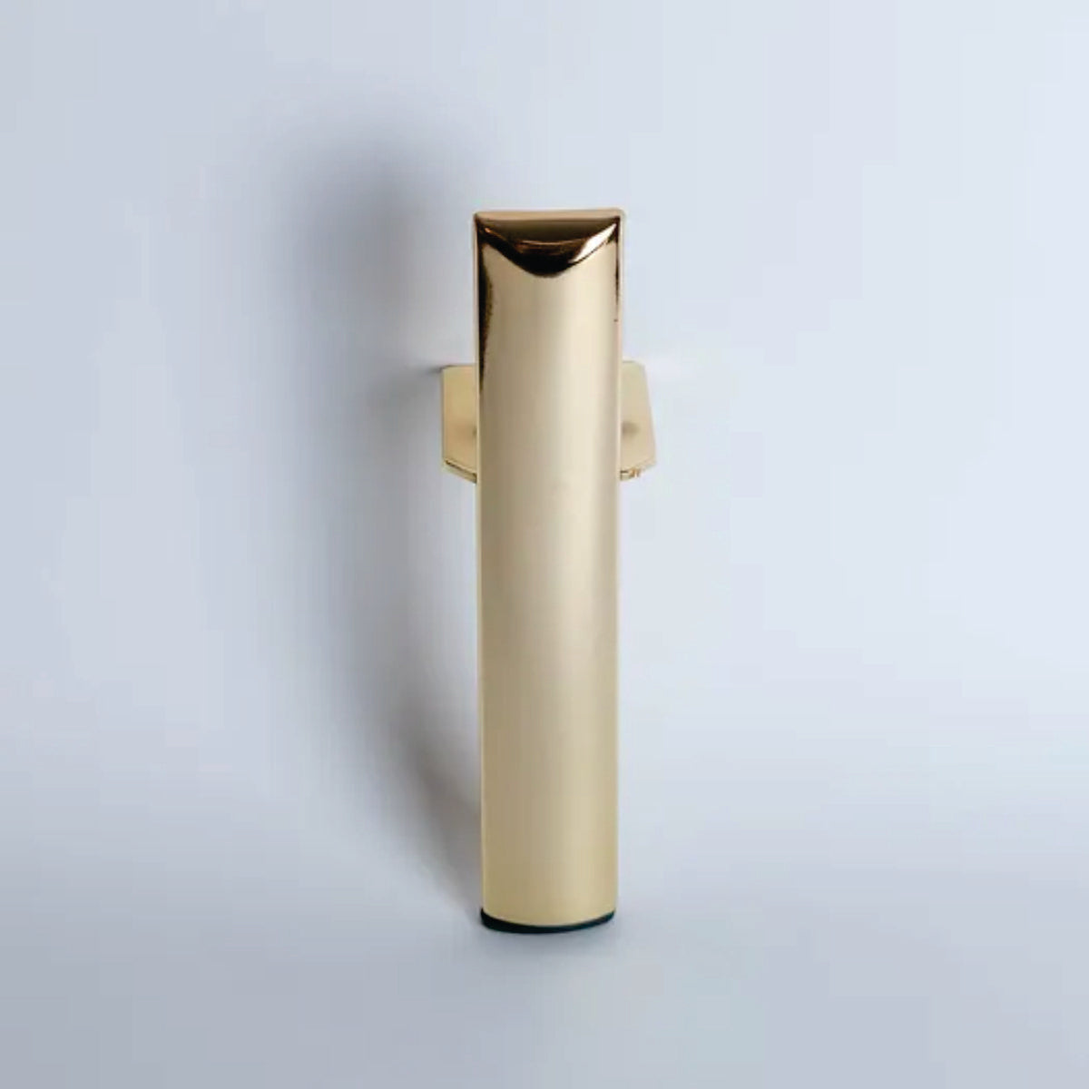 Pata metálica D-022, 15 Alto-PATA METALICA-Estas patas están diseñadas para combinar funcionalidad y estilo, ofreciendo soporte sólido y un diseño adaptable a diversos tipos de muebles. Su estructura permite un montaje sencillo y aporta un acabado elegante que se integra perfectamente en cualquier ambiente decorativo. Disponemos de una variedad de formas, alturas y estilos para ajustarse a tus necesidades y preferencias.-1 unidad-PATAS-La Tapicería