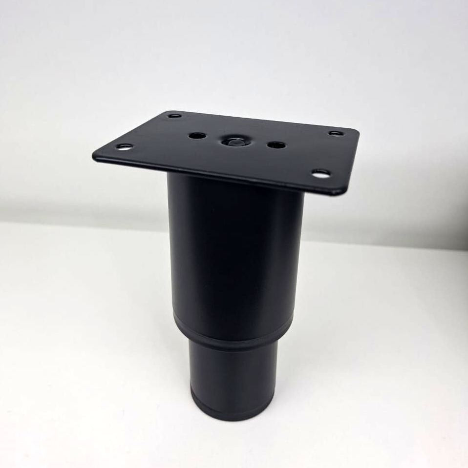 Pata metálica Regulable MI-007, Ø 5,0 X 15 cms. Alto-PATA METALICA-Pata Regulable en Altura para Muebles – Modelo MI-007Aporta estabilidad y funcionalidad a tus muebles con esta pata regulable en altura. Fabricada en metal resistente y acabado en color negro, ofrece un diseño moderno y discreto que se adapta a diferentes estilos de mobiliario.Altura ajustable: Permite nivelar el mueble en superficies irregulares para mayor estabilidad.Material: Acero de alta resistencia.Color: Negro mate.Uso recomendado: So