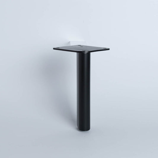 Pata metálica MI-104, 15 Alto-Estas patas están diseñadas para combinar funcionalidad y estilo, ofreciendo soporte sólido y un diseño adaptable a diversos tipos de muebles. Su estructura permite un montaje sencillo y aporta un acabado elegante que se integra perfectamente en cualquier ambiente decorativo. Disponemos de una variedad de formas, alturas y estilos para ajustarse a tus necesidades y preferencias.-La Tapicería