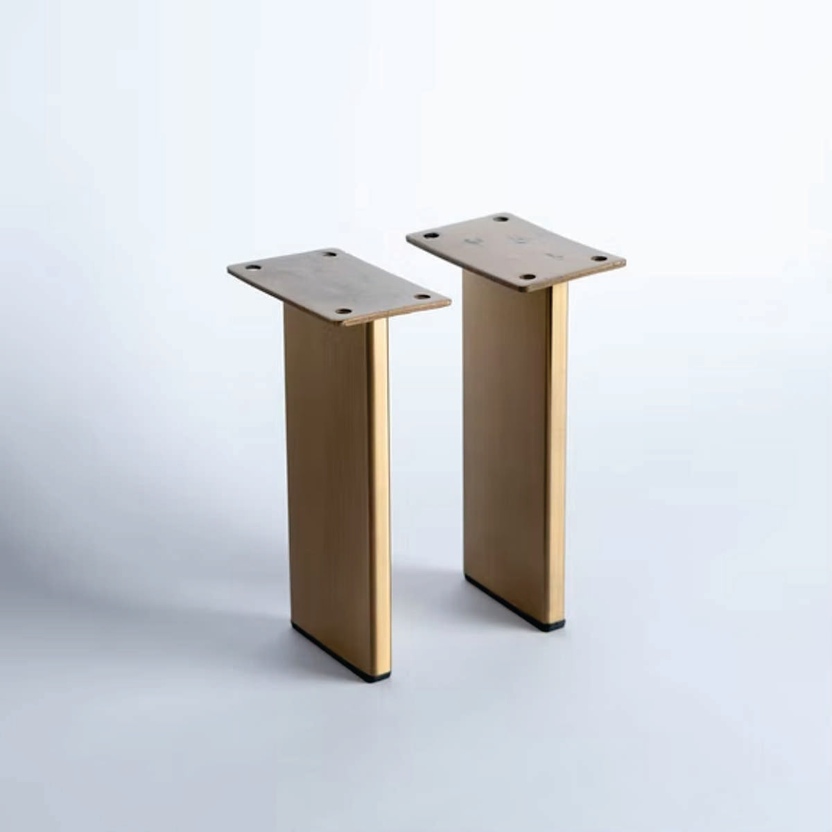 Set 4 patas, MMZ-055, H 150 / 580 mm Ac Inox .-PATA METALICA-Estas patas están diseñadas para combinar funcionalidad y estilo, ofreciendo soporte sólido y un diseño adaptable a diversos tipos de muebles. Su estructura permite un montaje sencillo y aporta un acabado elegante que se integra perfectamente en cualquier ambiente decorativo. Disponemos de una variedad de formas, alturas y estilos para ajustarse a tus necesidades y preferencias.-1 unidad-PATAS-La Tapicería