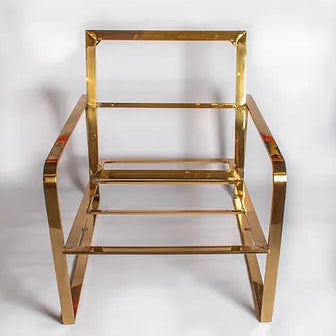 Estructura Sitial MF-86, 85,5 cms Fondo ,73 cms Ancho ,56 cms Alto-Estructura de sofá de estilo moderno y minimalista, diseñada para un asiento individual. La estructura está fabricada con acero inoxidable tubular de acero, y presenta un acabado dorado brillante que le confiere un aspecto lujoso y elegante.-Estructura-La Tapicería