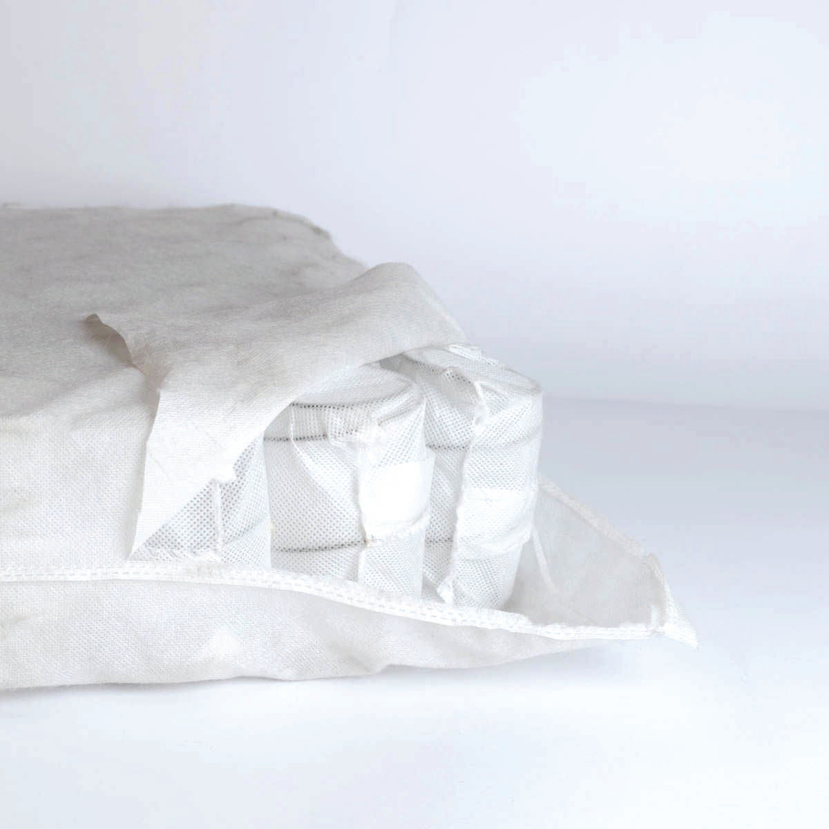 Cojin resortes pocket, 50 X 60 X 10 cm, unidad.-Cojín de Resortes QY PS5060 Disfruta de un confort superior con el Cojín de Resortes QY PS5060, diseñado para brindar un soporte ergonómico y una óptima distribución del peso. Su sistema de resortes individuales encapsulados en tela permite una adaptación perfecta al cuerpo, reduciendo los puntos de presión y mejorando la independencia de movimiento. Ideal para la fabricación de cojines, colchones y sistemas de descanso de alta calidad. Características: ✔ Reso