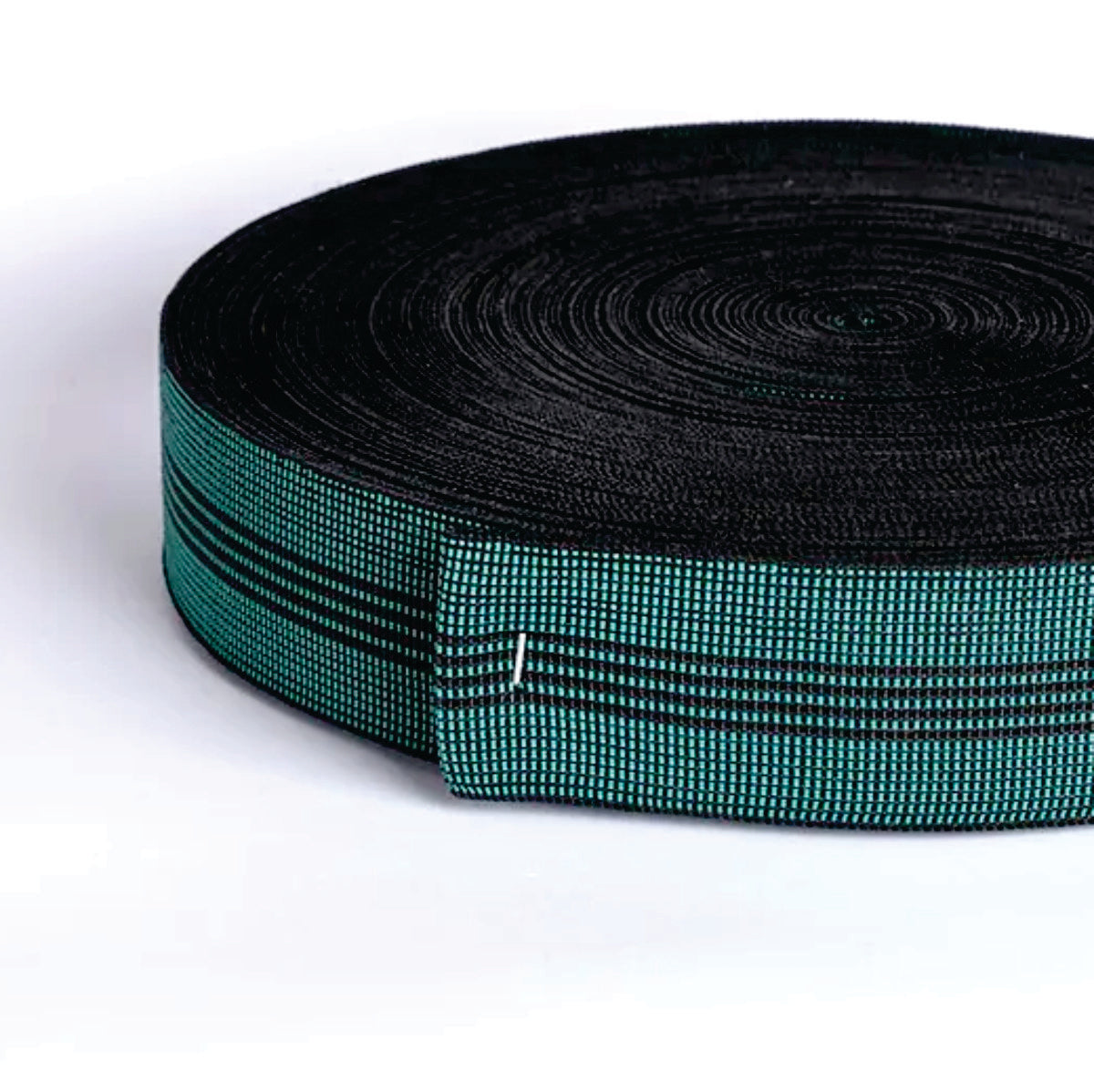 Huincha elasticaT450B, 50 mm. Rollo 50 mts-La huincha elástica tapicera, también conocida como cincha elástica, es un componente esencial en la fabricación y reparación de muebles tapizados. Se trata de una banda tejida con hilos de goma o látex entrelazados con fibras textiles, lo que le confiere una gran elasticidad y resistencia. Su función principal es proporcionar soporte y suspensión a los asientos y respaldos de sofás, sillas, sillones y otros muebles tapizados.-RESORTES-La Tapicería