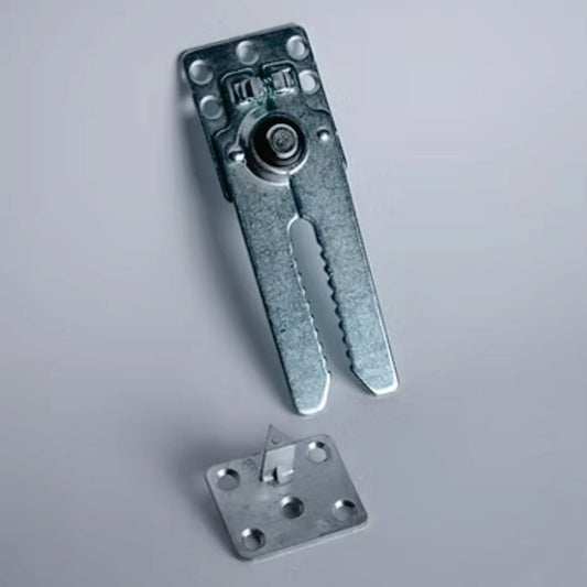 Conector sofa X-77 XL-Conector de Sofá: Unión Robusta y Estable para Muebles Modulares Este conector de sofá está diseñado para proporcionar una unión firme y segura entre las secciones de sofás modulares y seccionales, asegurando la estabilidad y la cohesión de tus muebles. Fabricado con metal de alta resistencia, este conector garantiza una larga vida útil y un rendimiento confiable, incluso bajo uso constante. Su diseño permite una instalación sencilla y un ajuste preciso, adaptándose a diferentes tipos