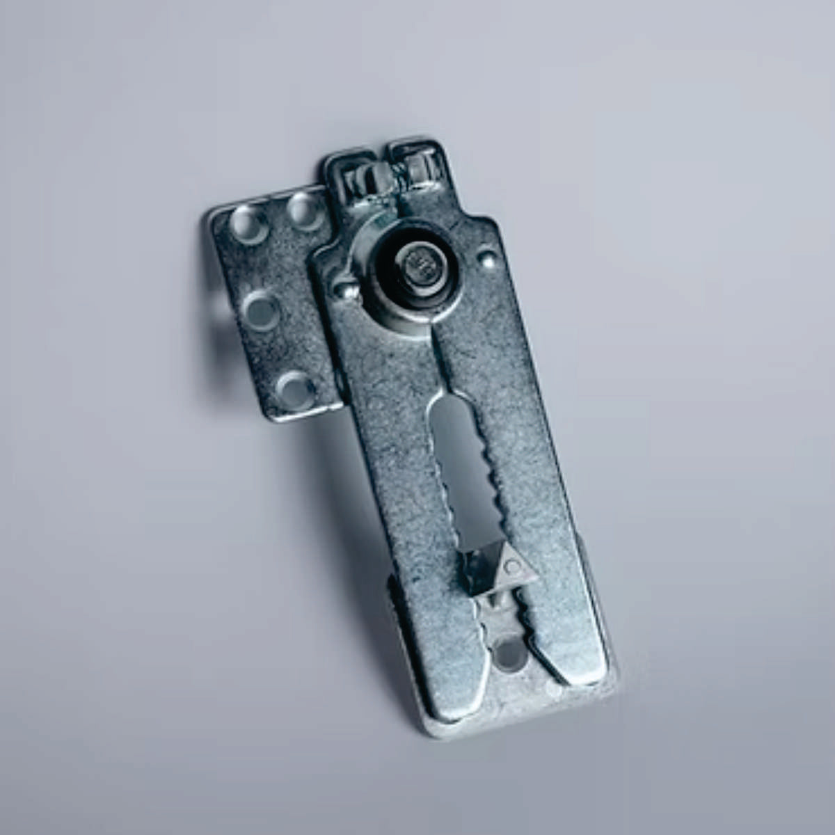 Conector sofa X-77 XL-Conector de Sofá: Unión Robusta y Estable para Muebles Modulares Este conector de sofá está diseñado para proporcionar una unión firme y segura entre las secciones de sofás modulares y seccionales, asegurando la estabilidad y la cohesión de tus muebles. Fabricado con metal de alta resistencia, este conector garantiza una larga vida útil y un rendimiento confiable, incluso bajo uso constante. Su diseño permite una instalación sencilla y un ajuste preciso, adaptándose a diferentes tipos