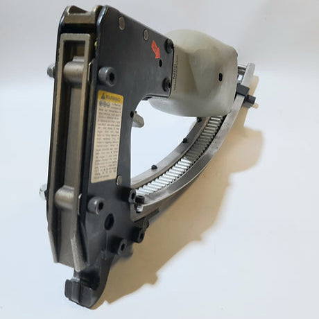 Pistola neumatica M66, para clip que une resorte con alambre forrado.-Las pistolas neumáticas para tapicería son herramientas esenciales para profesionales y aficionados que trabajan en la industria de la tapicería. Utilizan aire comprimido para clavar grapas o clavos de forma rápida y eficiente, lo que las hace ideales para trabajos que requieren precisión y velocidad.-MAQUINAS-La Tapicería