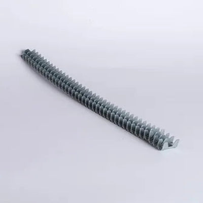 Pistola neumatica M66, para clip que une resorte con alambre forrado.-Las pistolas neumáticas para tapicería son herramientas esenciales para profesionales y aficionados que trabajan en la industria de la tapicería. Utilizan aire comprimido para clavar grapas o clavos de forma rápida y eficiente, lo que las hace ideales para trabajos que requieren precisión y velocidad.-MAQUINAS-La Tapicería