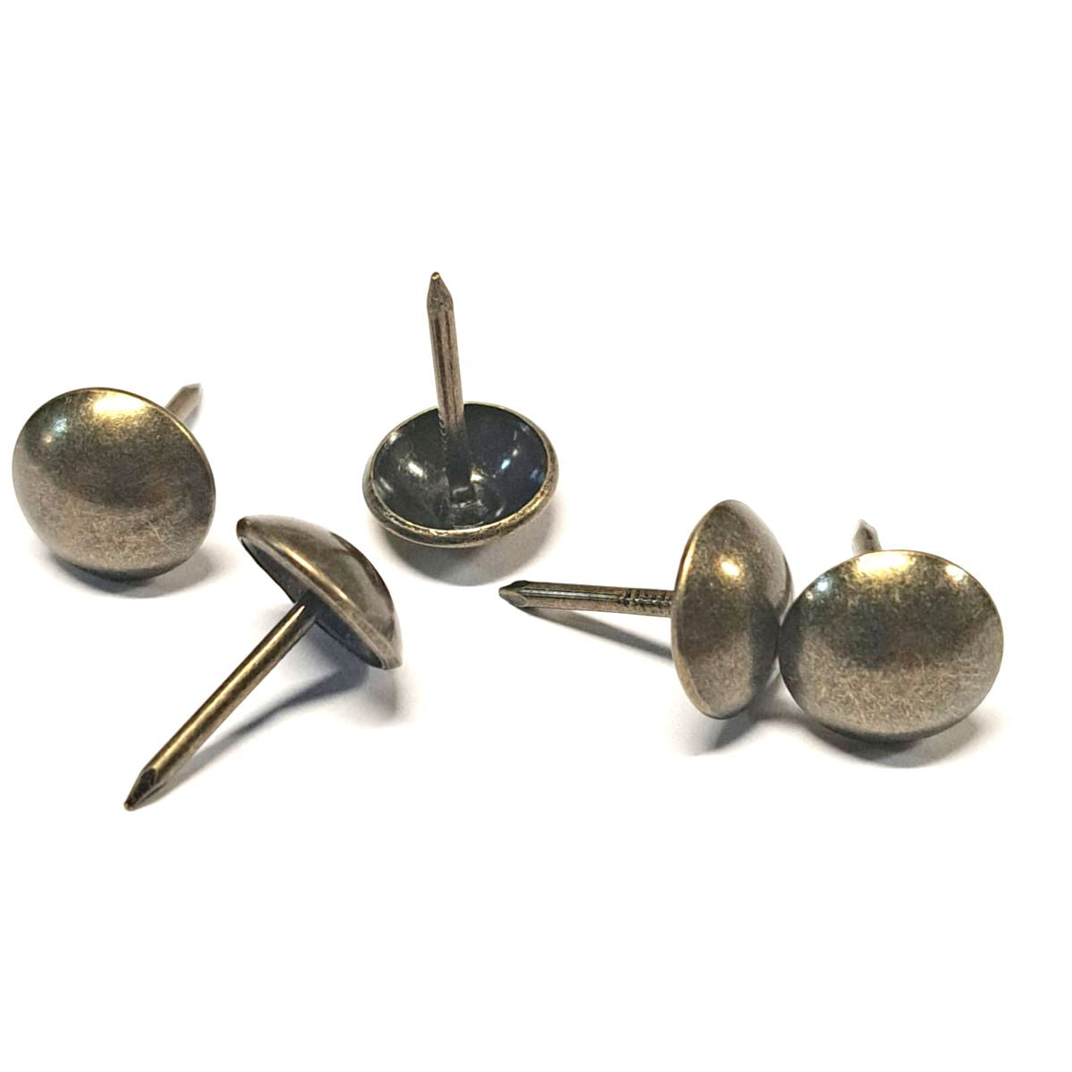 Clavo Tapicero Y011, 11 mm. , 500 unds.-TACHAS-Clavos Tapiceros Decorativos Dale un toque único y elegante a tus muebles con nuestros clavos tapiceros. Disponibles en una amplia variedad de modelos y colores, estos clavos combinan funcionalidad y estilo, perfectos para resaltar detalles en sofás, sillas, cabeceros y más. Fabricados con materiales de alta calidad, garantizan durabilidad y un acabado profesional. Elige entre diseños clásicos, modernos o vintage para personalizar cada proyecto con precisión y