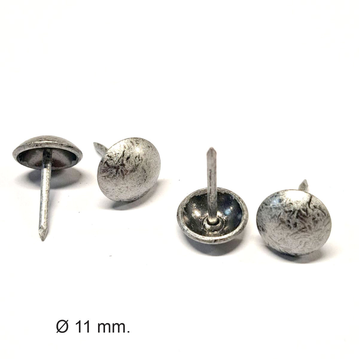 Clavo Tapicero Y011, 11 mm. , 500 unds.-TACHAS-Clavos Tapiceros Decorativos Dale un toque único y elegante a tus muebles con nuestros clavos tapiceros. Disponibles en una amplia variedad de modelos y colores, estos clavos combinan funcionalidad y estilo, perfectos para resaltar detalles en sofás, sillas, cabeceros y más. Fabricados con materiales de alta calidad, garantizan durabilidad y un acabado profesional. Elige entre diseños clásicos, modernos o vintage para personalizar cada proyecto con precisión y