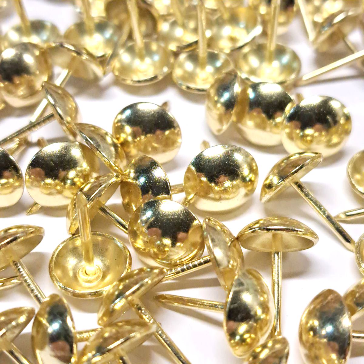 Pack de clavos tapiceros decorativos para sillones, cabeceros y sofas. Variedad de formas y colores. Niquelado piramide. Diseños. Terminacion de muebles.ZM DX0519B