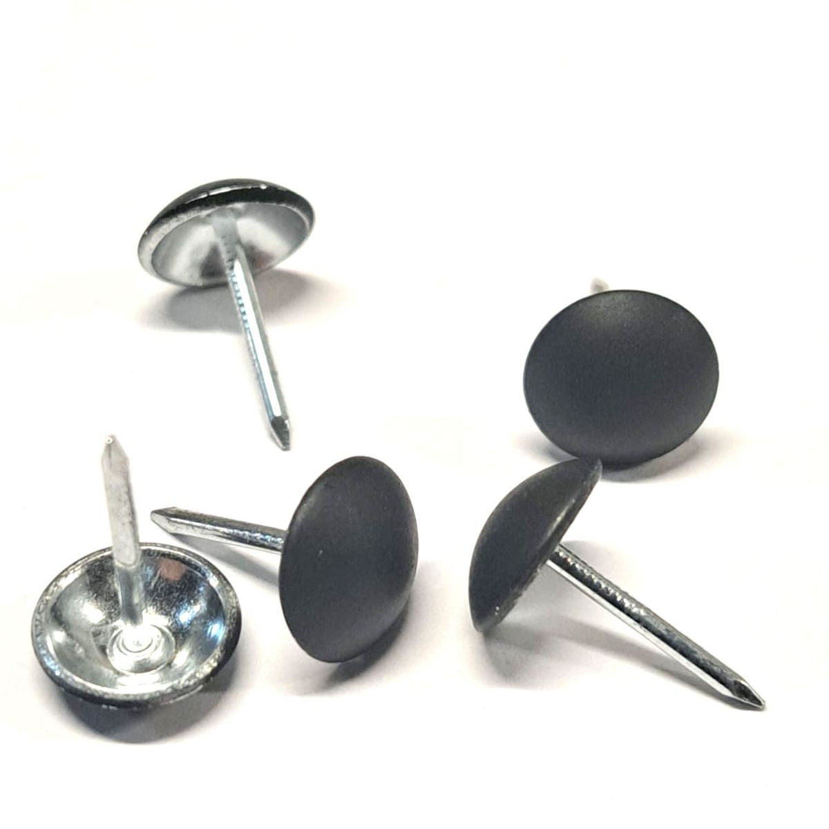 Clavo Tapicero Y011, 11 mm. , 500 unds.-TACHAS-Clavos Tapiceros Decorativos Dale un toque único y elegante a tus muebles con nuestros clavos tapiceros. Disponibles en una amplia variedad de modelos y colores, estos clavos combinan funcionalidad y estilo, perfectos para resaltar detalles en sofás, sillas, cabeceros y más. Fabricados con materiales de alta calidad, garantizan durabilidad y un acabado profesional. Elige entre diseños clásicos, modernos o vintage para personalizar cada proyecto con precisión y