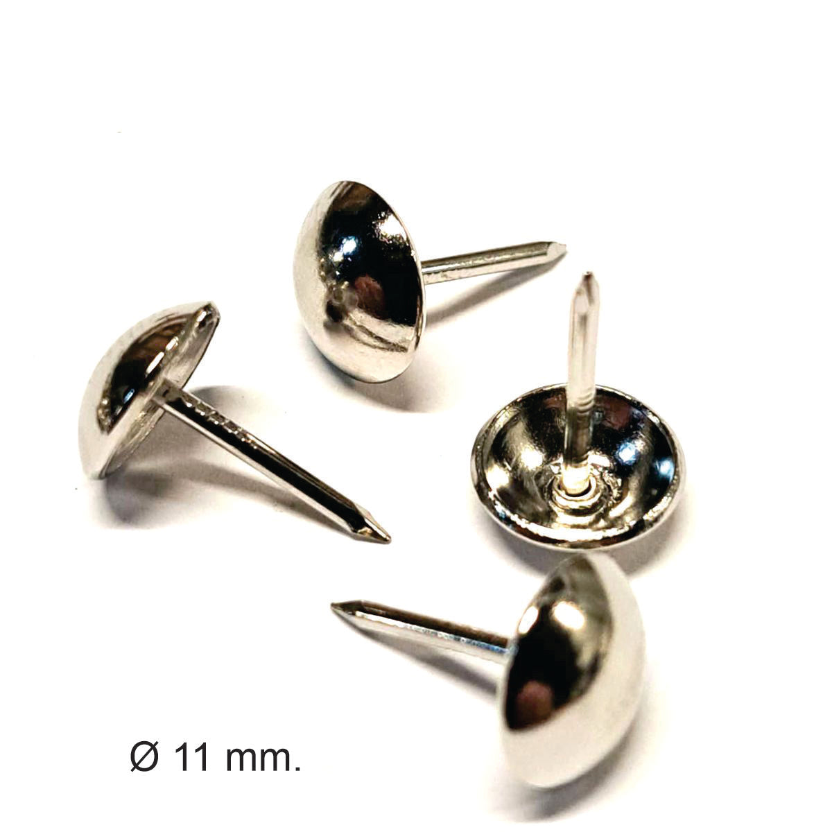 Clavo Tapicero Y011, 11 mm. , 500 unds.-TACHAS-Clavos Tapiceros Decorativos Dale un toque único y elegante a tus muebles con nuestros clavos tapiceros. Disponibles en una amplia variedad de modelos y colores, estos clavos combinan funcionalidad y estilo, perfectos para resaltar detalles en sofás, sillas, cabeceros y más. Fabricados con materiales de alta calidad, garantizan durabilidad y un acabado profesional. Elige entre diseños clásicos, modernos o vintage para personalizar cada proyecto con precisión y
