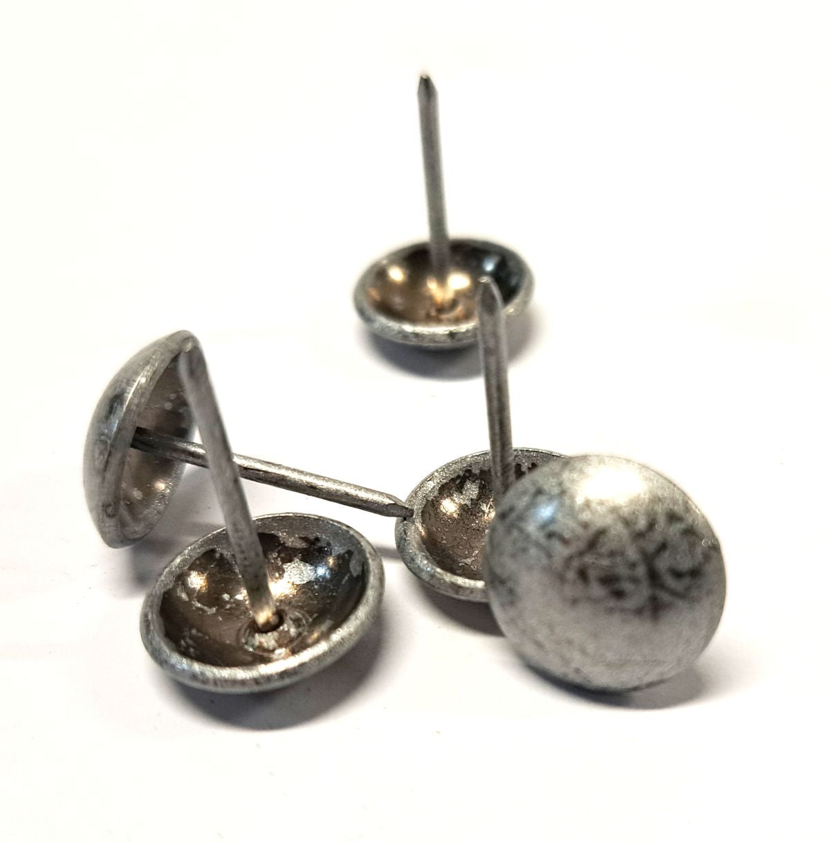 Pack de clavos tapiceros decorativos para sillones, cabeceros y sofas. Variedad de formas y colores. Niquelado piramide. Diseños. Terminacion de muebles.ZM Y012APW