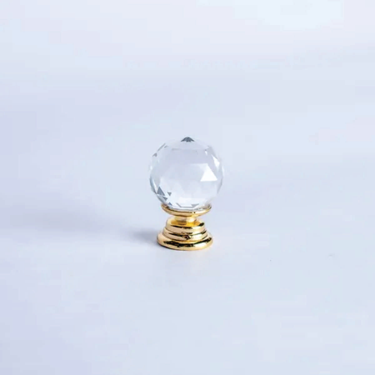 Tirador acrílico L002, 30 mm., 10 unds. (Copia)-TIRADOR-Tirador Decorativos Dale un toque único y elegante a tus muebles con nuestros tiradores. Disponibles en una amplia variedad de modelos y colores, estos tiradores combinan funcionalidad y estilo, perfectos para resaltar detalles en muebles. Fabricados con materiales de alta calidad, garantizan durabilidad y un acabado profesional. Elige entre diseños clásicos, modernos o vintage para personalizar cada proyecto con precisión y buen gusto. Transforma tus