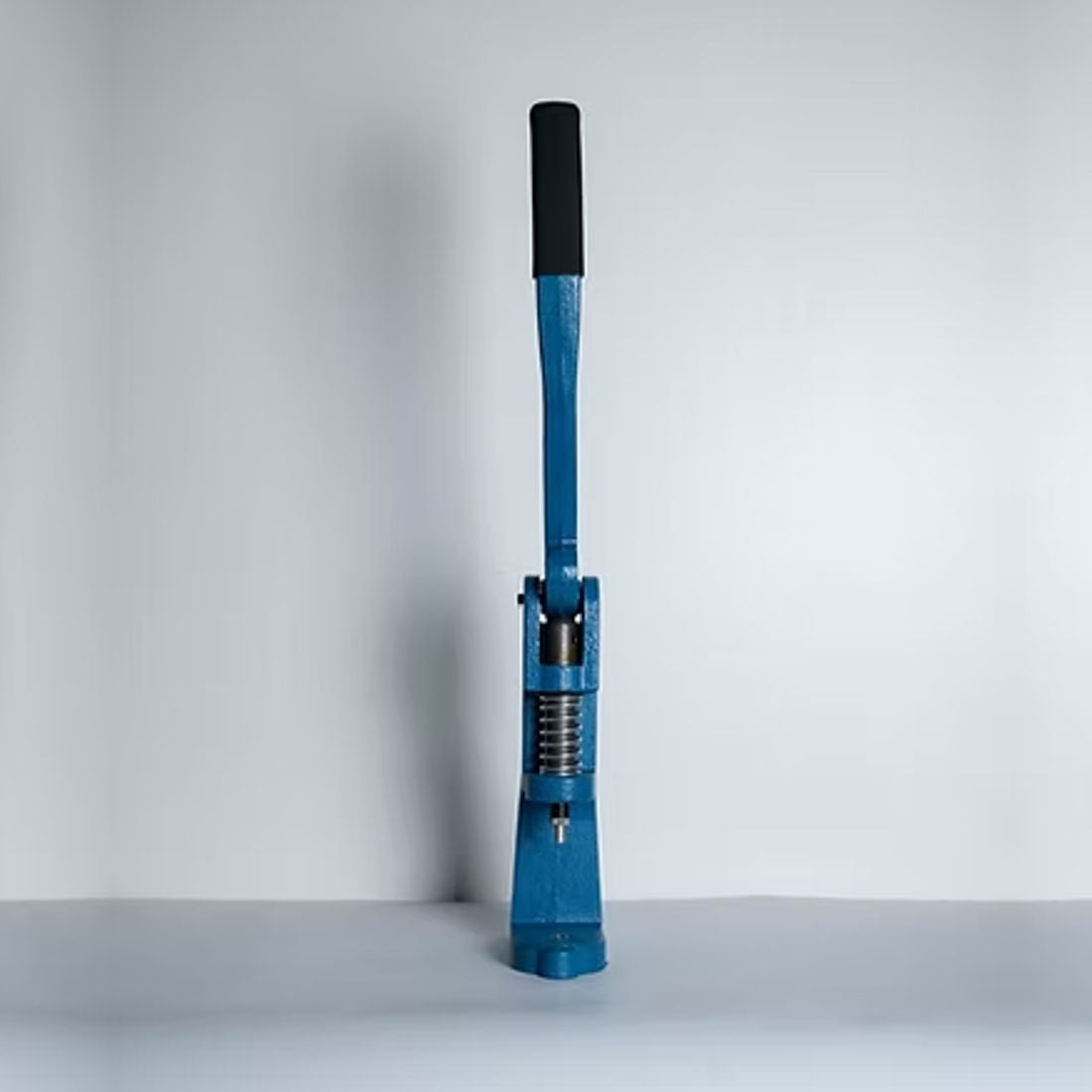 Prensa manual  para aplicar presión controlada en trabajos de tapicería, poner broches para la colocación de botones forrados y fijación. ZM MHCBB