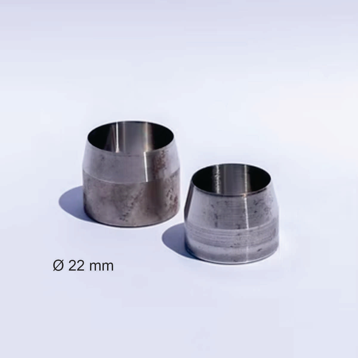 Troquel para botones MSSD, 22 mm-El troquel para botones de tapicería es una herramienta esencial para la fabricación y reparación de muebles tapizados. Se utiliza para cortar y dar forma a la tela que se utilizará para forrar botones, creando un acabado profesional y uniforme.-MAQUINAS-La Tapicería