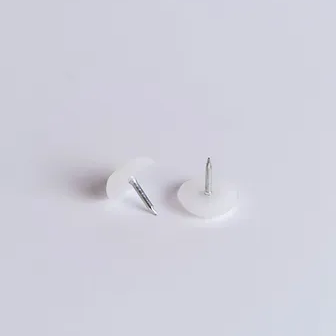 Tapilla plastica TP01, Ø 17 mm, 300 unds.-Tapilla plastica (Clavo patín) redonda de alta resistencia para muebles. Protege en forma efectiva todo tipo de rayones en superficies, como son los pisos flotantes, de madera e incluso cerámicos.-Accesorios-La Tapicería