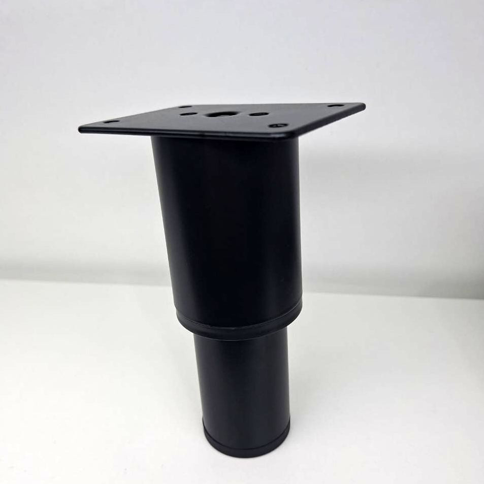 Pata metálica Regulable MI-007, Ø 5,0 X 15 cms. Alto-PATA METALICA-Pata Regulable en Altura para Muebles – Modelo MI-007Aporta estabilidad y funcionalidad a tus muebles con esta pata regulable en altura. Fabricada en metal resistente y acabado en color negro, ofrece un diseño moderno y discreto que se adapta a diferentes estilos de mobiliario.Altura ajustable: Permite nivelar el mueble en superficies irregulares para mayor estabilidad.Material: Acero de alta resistencia.Color: Negro mate.Uso recomendado: So