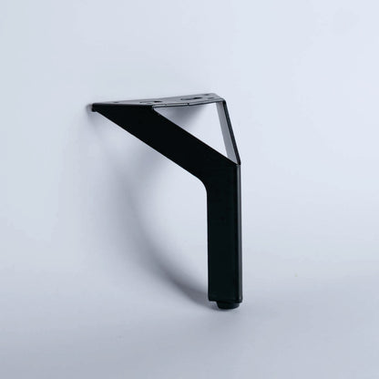 Pata metálica MI-162, 15 Alto-Estas patas están diseñadas para combinar funcionalidad y estilo, ofreciendo soporte sólido y un diseño adaptable a diversos tipos de muebles. Su estructura permite un montaje sencillo y aporta un acabado elegante que se integra perfectamente en cualquier ambiente decorativo. Disponemos de una variedad de formas, alturas y estilos para ajustarse a tus necesidades y preferencias.-1 unidad-La Tapicería