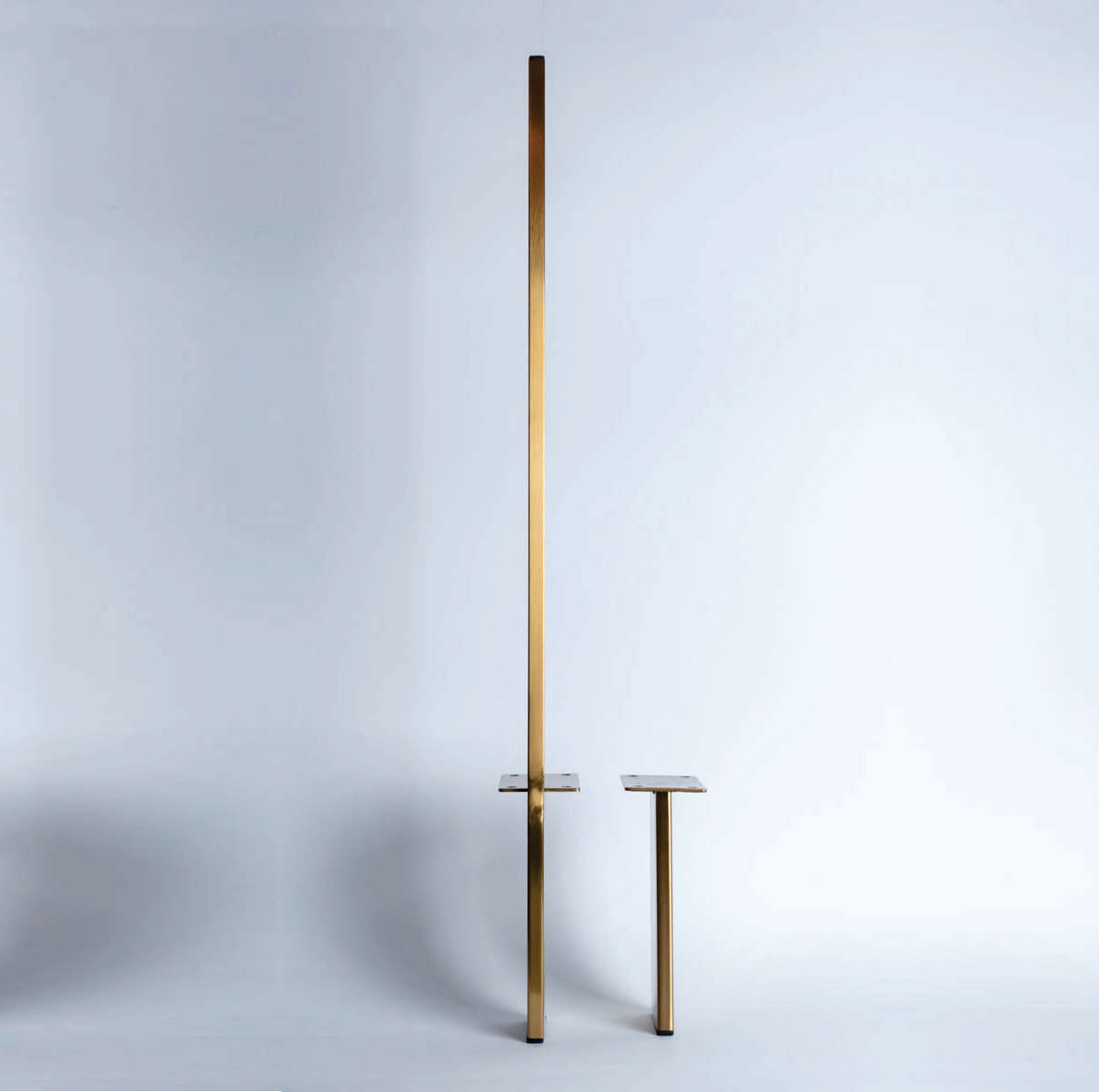 Set 4 patas, MMZ-055, H 150 / 580 mm Ac Inox .-PATA METALICA-Estas patas están diseñadas para combinar funcionalidad y estilo, ofreciendo soporte sólido y un diseño adaptable a diversos tipos de muebles. Su estructura permite un montaje sencillo y aporta un acabado elegante que se integra perfectamente en cualquier ambiente decorativo. Disponemos de una variedad de formas, alturas y estilos para ajustarse a tus necesidades y preferencias.-1 unidad-PATAS-La Tapicería