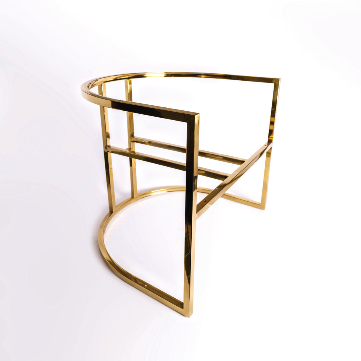 Estructura Sitial MF-87, 53 cms Fondo ,65 cms Ancho ,55 cms Alto-Estructura de sofá de estilo moderno y minimalista, diseñada para un asiento individual. La estructura está fabricada con acero inoxidable tubular de acero, y presenta un acabado dorado brillante que le confiere un aspecto lujoso y elegante.-Estructura-La Tapicería