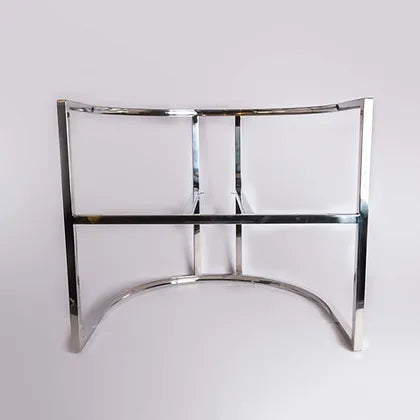 Estructura Sitial MF-87, 53 cms Fondo ,65 cms Ancho ,55 cms Alto-Estructura de sofá de estilo moderno y minimalista, diseñada para un asiento individual. La estructura está fabricada con acero inoxidable tubular de acero, y presenta un acabado plateado brillante que le confiere un aspecto lujoso y elegante.-Estructura-La Tapicería
