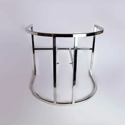 Estructura Sitial MF-87, 53 cms Fondo ,65 cms Ancho ,55 cms Alto-Estructura de sofá de estilo moderno y minimalista, diseñada para un asiento individual. La estructura está fabricada con acero inoxidable tubular de acero, y presenta un acabado plateado brillante que le confiere un aspecto lujoso y elegante.-Estructura-La Tapicería