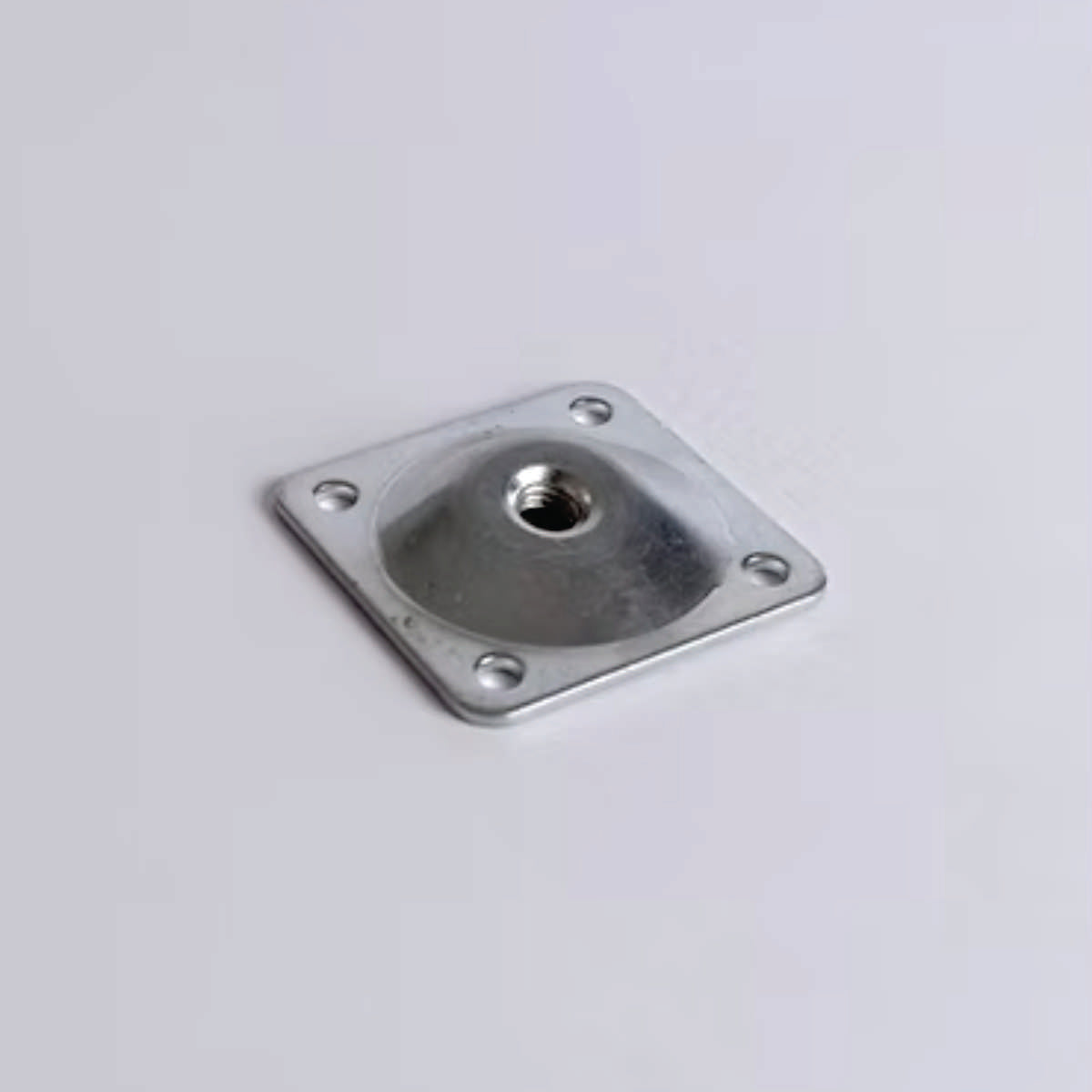 Conector metalico para patas con inclinacion. Terminacion en muebles, tapicerias. Accesorios. Diseño Moderno. QY TC01