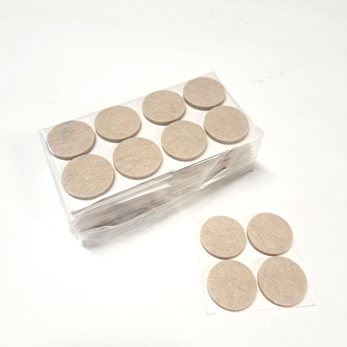 Pack de protectores de patas de silla, sillones, mueble. Tapilla fieltro. 5 mm. Circulares Adhesivos. Suave. Para no rallar. Accesorios. La Tapiceria.WZ 20213