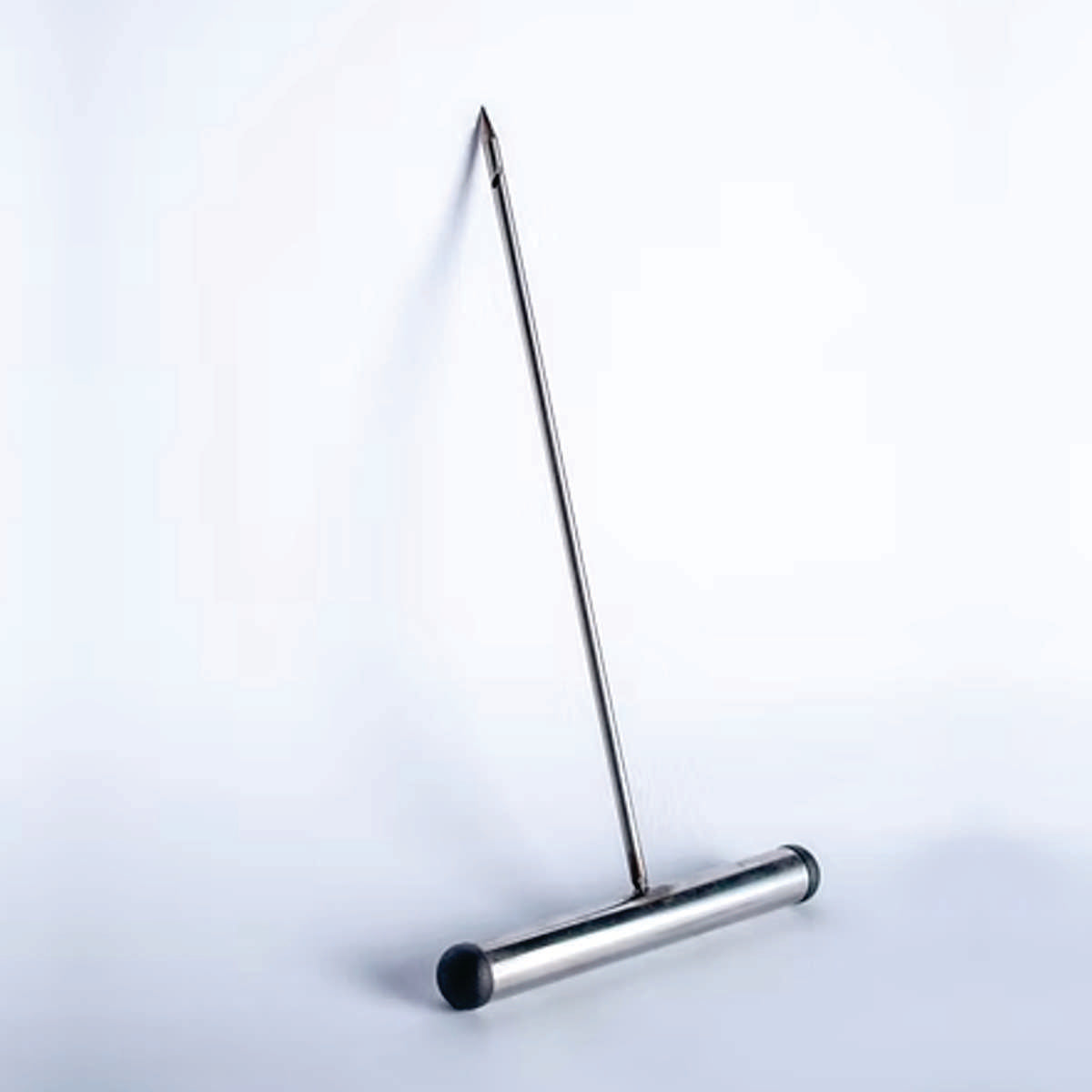 Aguja mango AGT-25, 5 mm., 25 cm largo, unidad.-Aguja gancho larga de alta precisión, ideal para trabajos de tapicería y manualidades que requieren mayor alcance. Permite sujetar y manipular materiales con facilidad. Diseño robusto y duradero para uso prolongado. Características: Material: Acero templado Diseño: Gancho preciso y largo Usos: Tapicería, manualidades, costura Funcionalidad: Sujeción y manipulación de materiales en áreas de difícil acceso Beneficios: Mayor alcance: Longitud extendida para traba