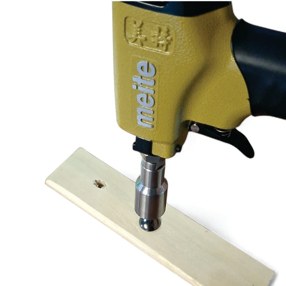 Pistola neumatica NG01, para Clavos Tapiceros o Tachas