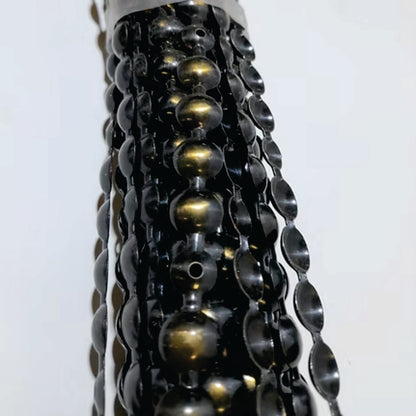 Cordón Clavo YL005, 11 mm., 100 cms., 50 unds.-Tira de Clavos Tapiceros AS YL005 Aporta un acabado sofisticado y detallado a tus muebles . Diseñada para facilitar la instalación y mantener una alineación perfecta, esta guirnalda de clavos ofrece un estilo clásico y elegante en cada aplicación. Su acabado envejecido en varios tono le otorga un aire vintage y refinado, ideal para sofás, sillas, cabeceras y otros muebles tapizados. Características: ✔ Diseño en guirnalda para una instalación rápida y uniforme. 