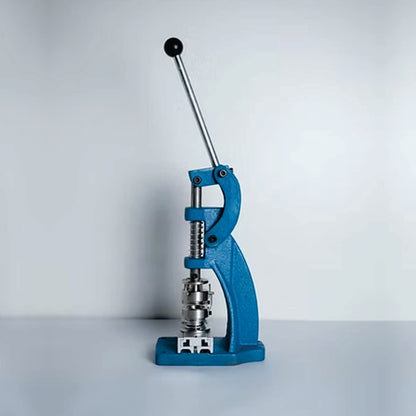 Prensa manual para presión controlada en trabajos de tapicería, específicamente para la colocación de botones forrados y otros elementos de fijación.ZM MHDD