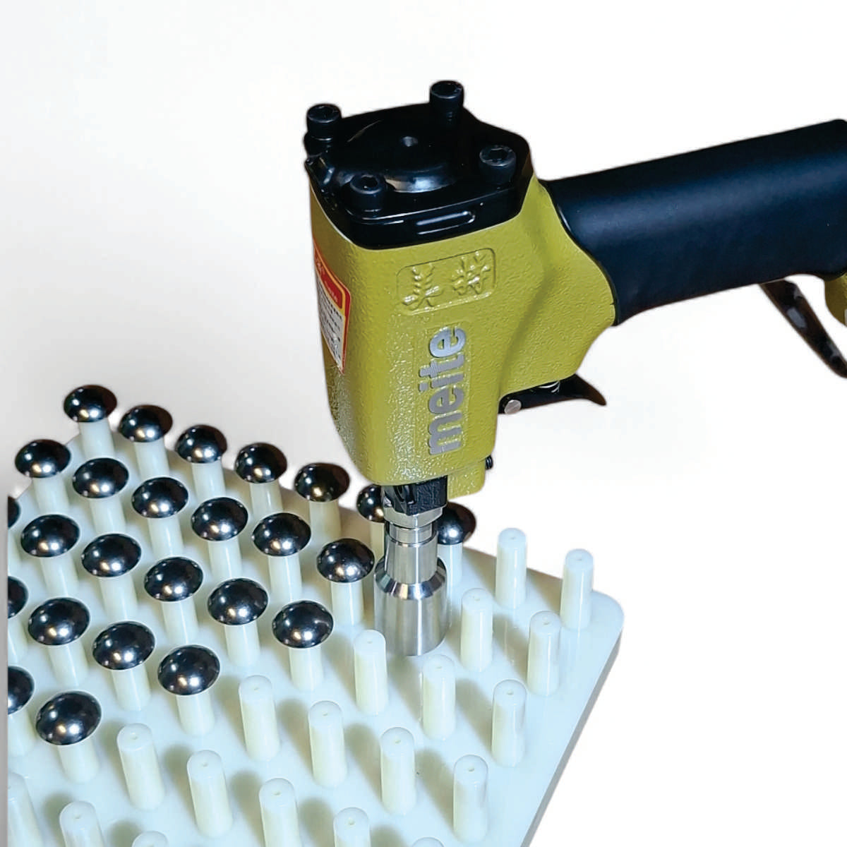 Pistola neumatica NG01, para Clavos Tapiceros o Tachas-ZM NG01-La Tapicería